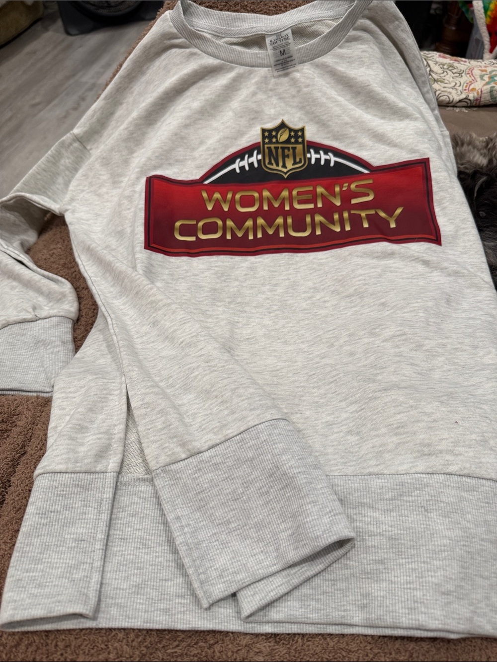 NFL New "Game Day Couture "Women's Lt grey tailored sides Sweatshirt Red/Gold